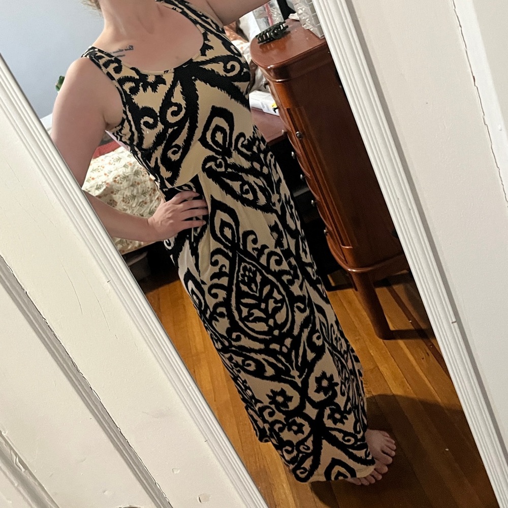 Maxi dress with black & tan design